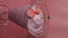 哪里有教做奶茶的学校？哈尔滨欧米奇西点学校怎么样？