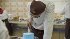 学烘焙想就业要学多久？西点师工资高吗？