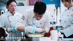 西点烘焙培训学费多少，哈尔滨欧米奇学费贵不贵？