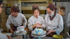 学做蛋糕烘焙哪里好，哈尔滨欧米奇学校怎么样？