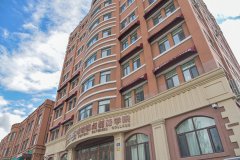 初中毕业可以上哪些学校学技术？哈尔滨欧米奇教学怎么样？