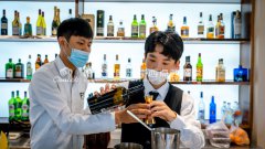  调酒师要学多久,学费多少
